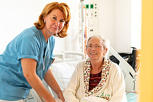 Perioperative Betreuung Krankenpflegerin und Patientin